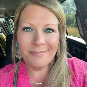 Meet your Posher, Crystal 💕